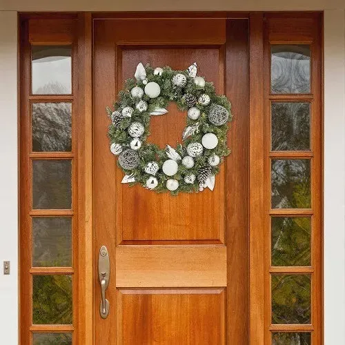 32'' Pre-lit Decorated Wreath With Sliver Ornaments