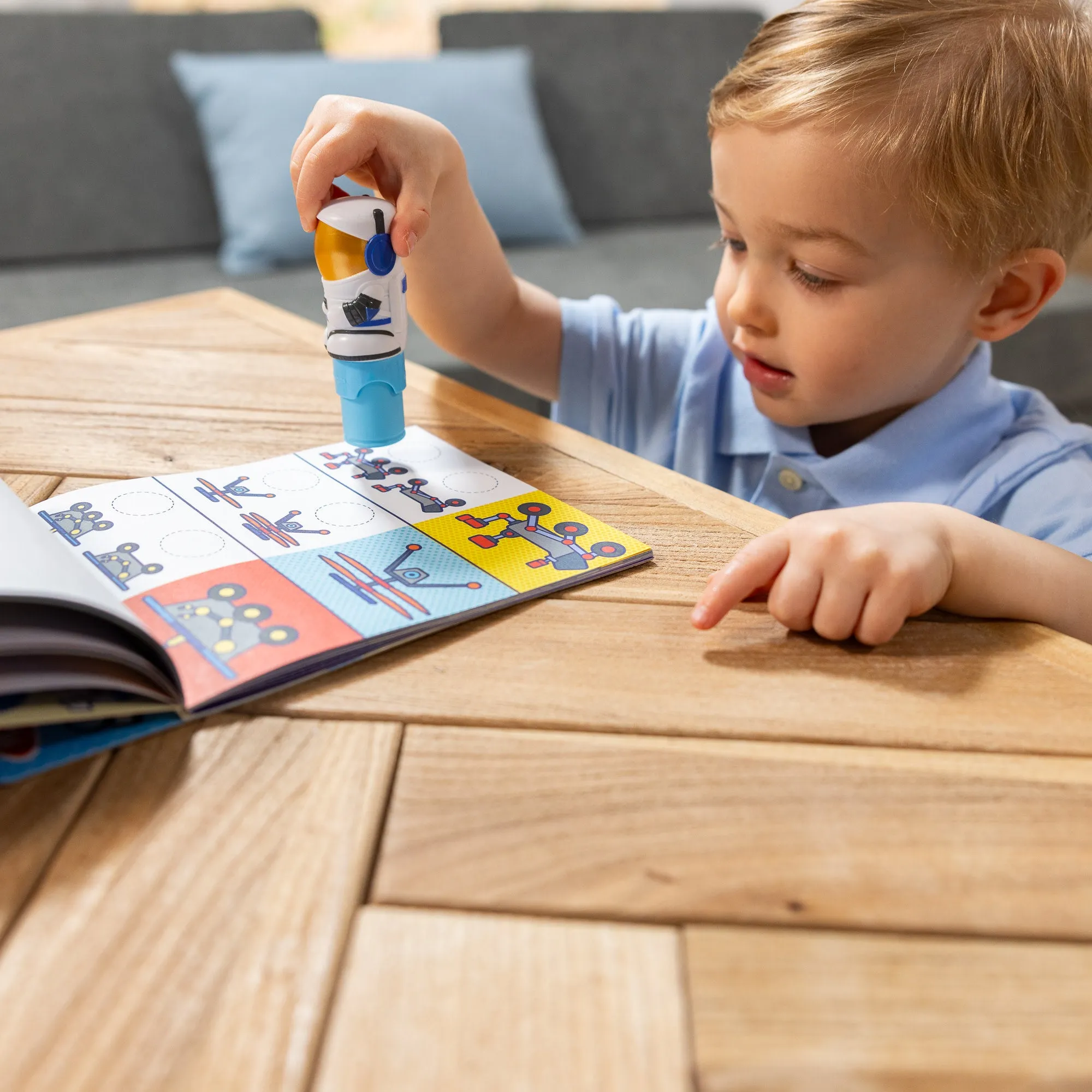 Sticker WOW!™ Activity Pad & Sticker Stamper - Astronaut